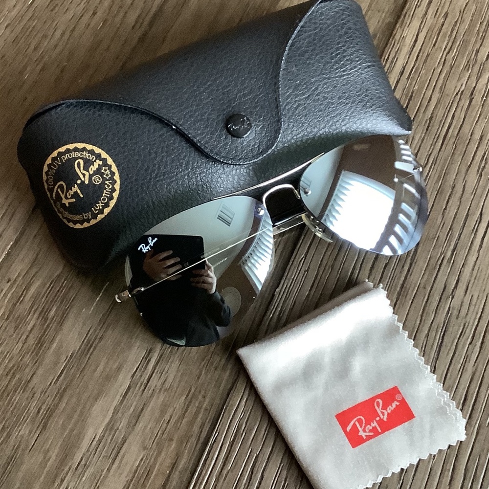 Do not buy! Reserved. Authentic Ray Ban mirror aviator sunglasses